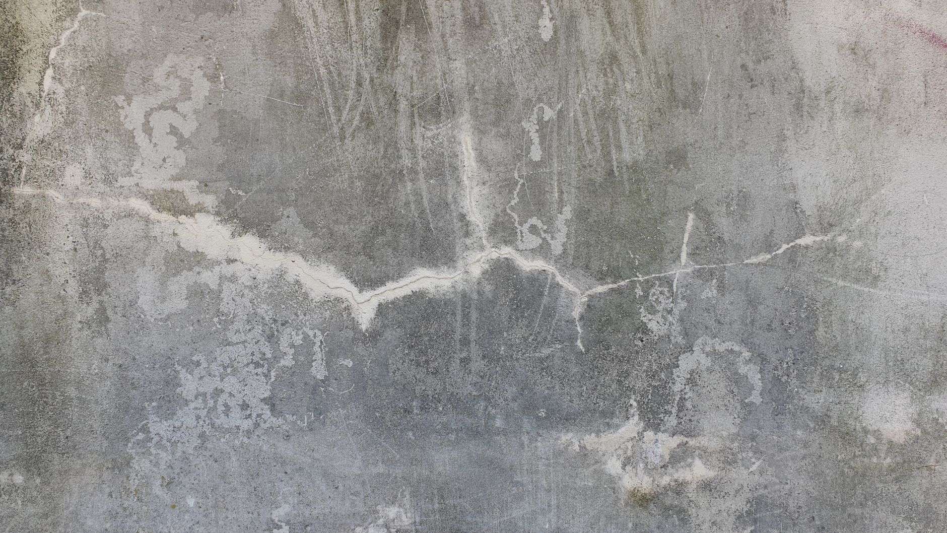 Early water stain and cracking on a residential ceiling in New Orleans
